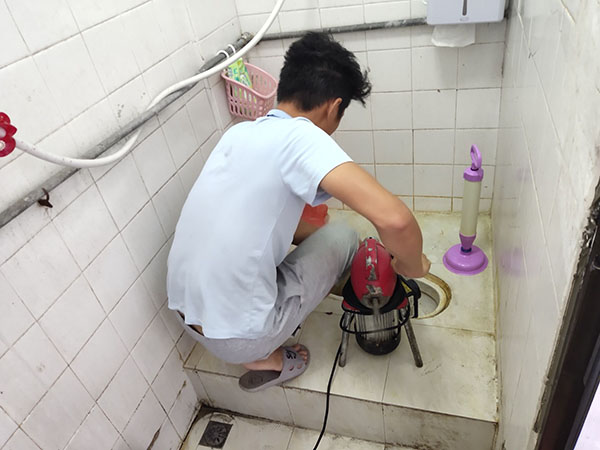 平凉肥皂掉到马桶里把马桶堵住了怎么办？马桶堵住了怎么办